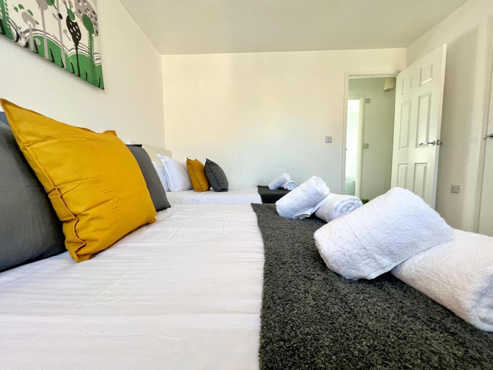 Abbey Wood Garden Retreat: Elizabeth Line Access to London Villa Thamesmead  Exterior photo