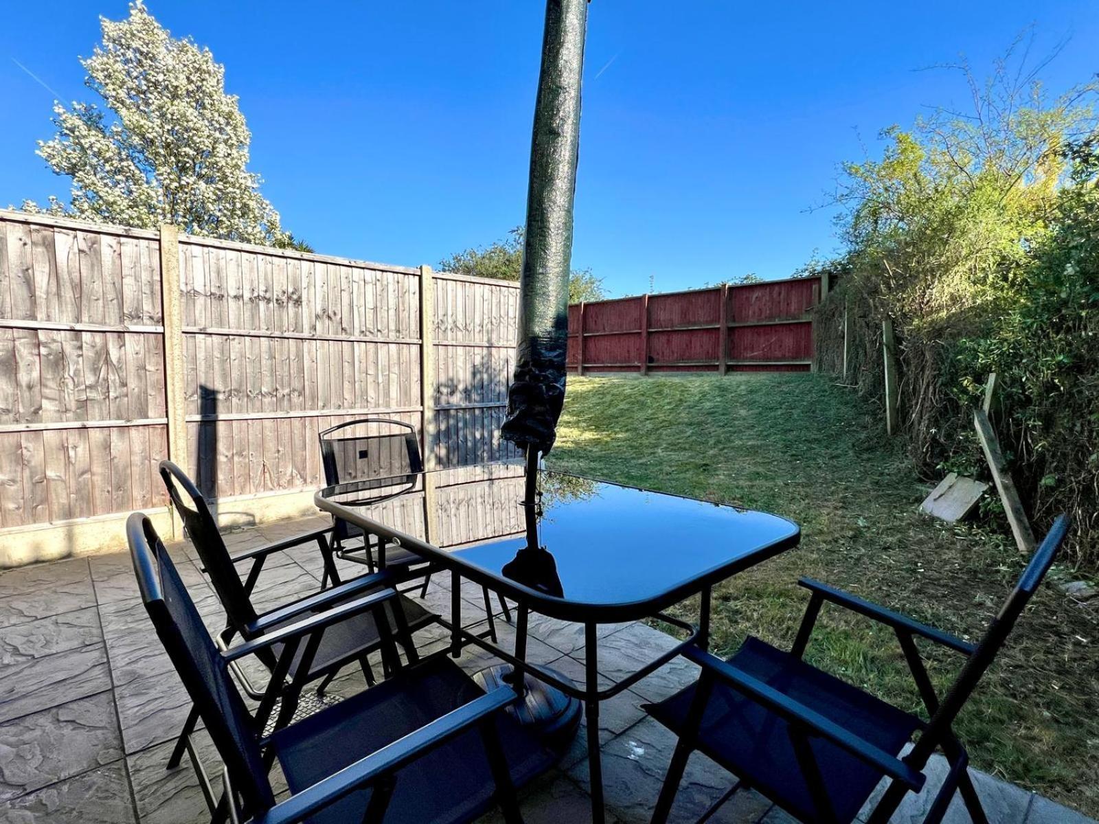 Abbey Wood Garden Retreat: Elizabeth Line Access to London Villa Thamesmead  Exterior photo